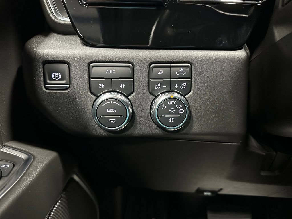 Used 2025 GMC Sierra 1500 SLT AWD/4WD image 17