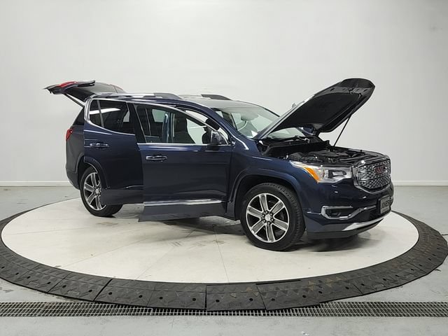 Used 2018 GMC Acadia Denali w/ Technology Package AWD/4WD image 10