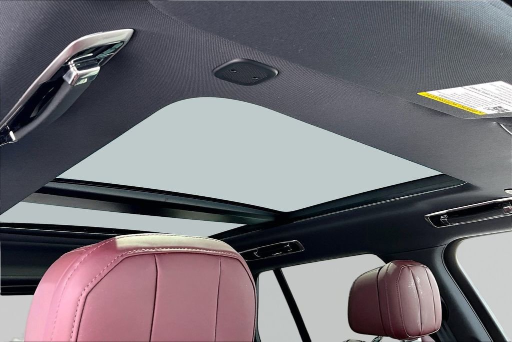 Used 2025 Land Rover Range Rover SE image 25