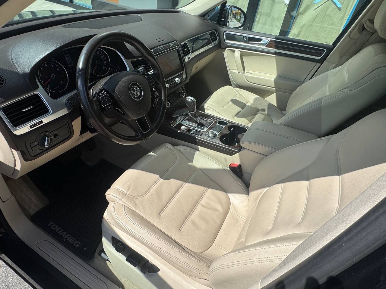 Used 2015 Volkswagen Touareg VR6 AWD/4WD image 6