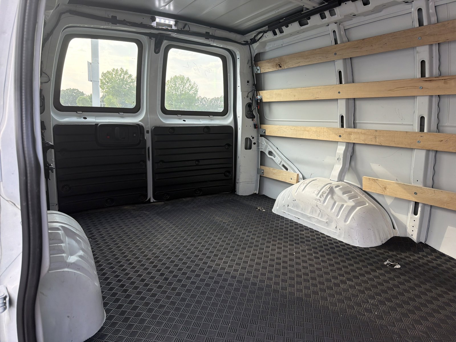 Used 2024 GMC Savana 2500 w/ Driver Convenience Package RWD image 27