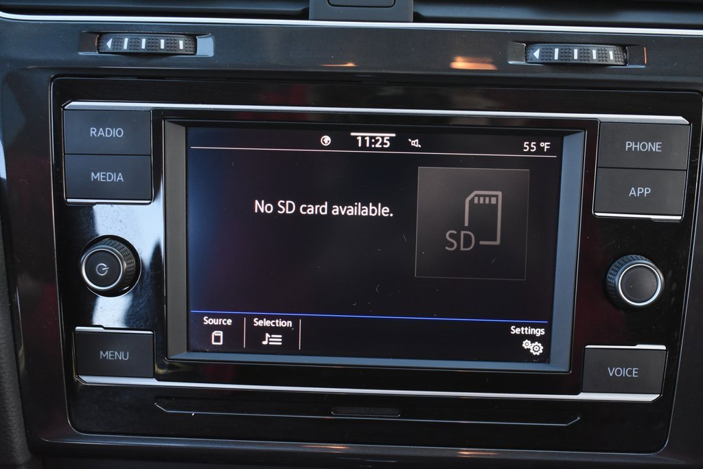 Used 2021 Volkswagen Golf 4-Door image 33