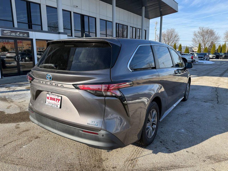 Used 2021 Toyota Sienna XLE image 5