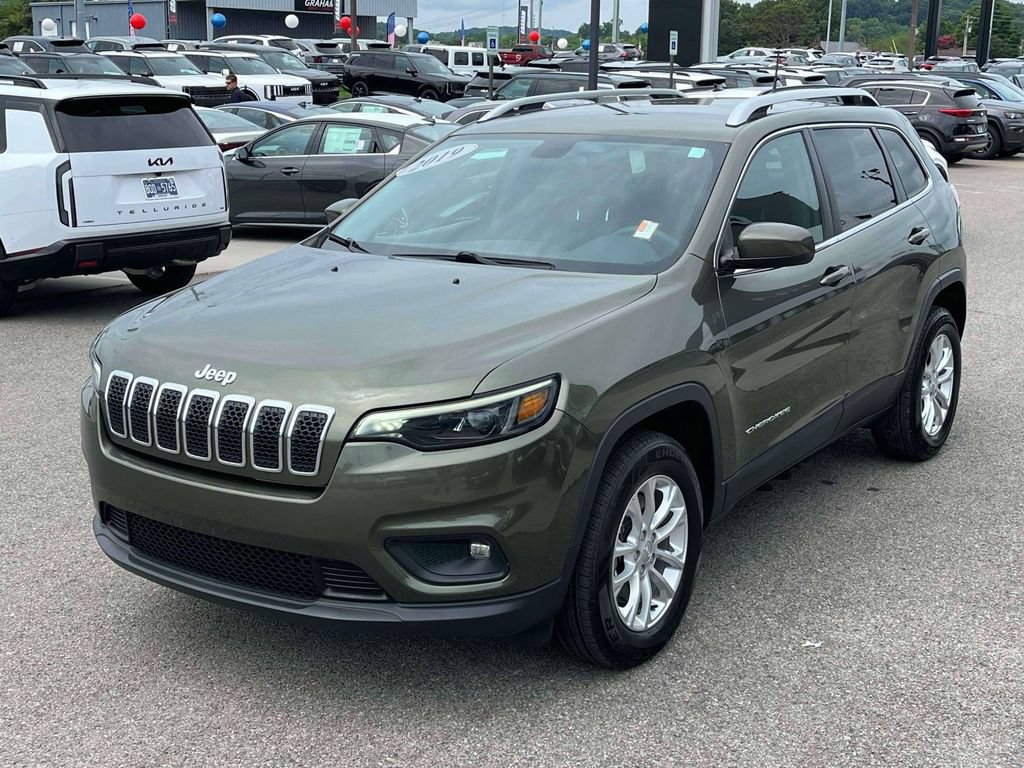 Used 2019 Jeep Cherokee Latitude w/ Popular Appearance Group AWD/4WD image 30