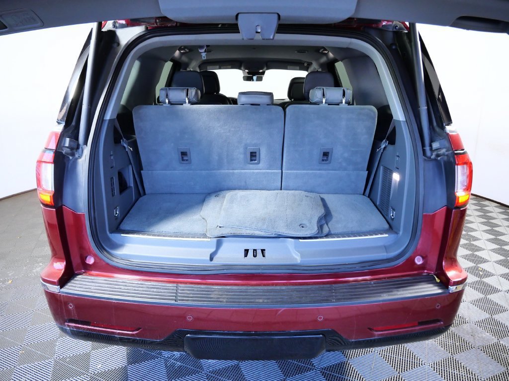 Used 2019 Lincoln Navigator Select w/ Technology Package AWD/4WD image 7