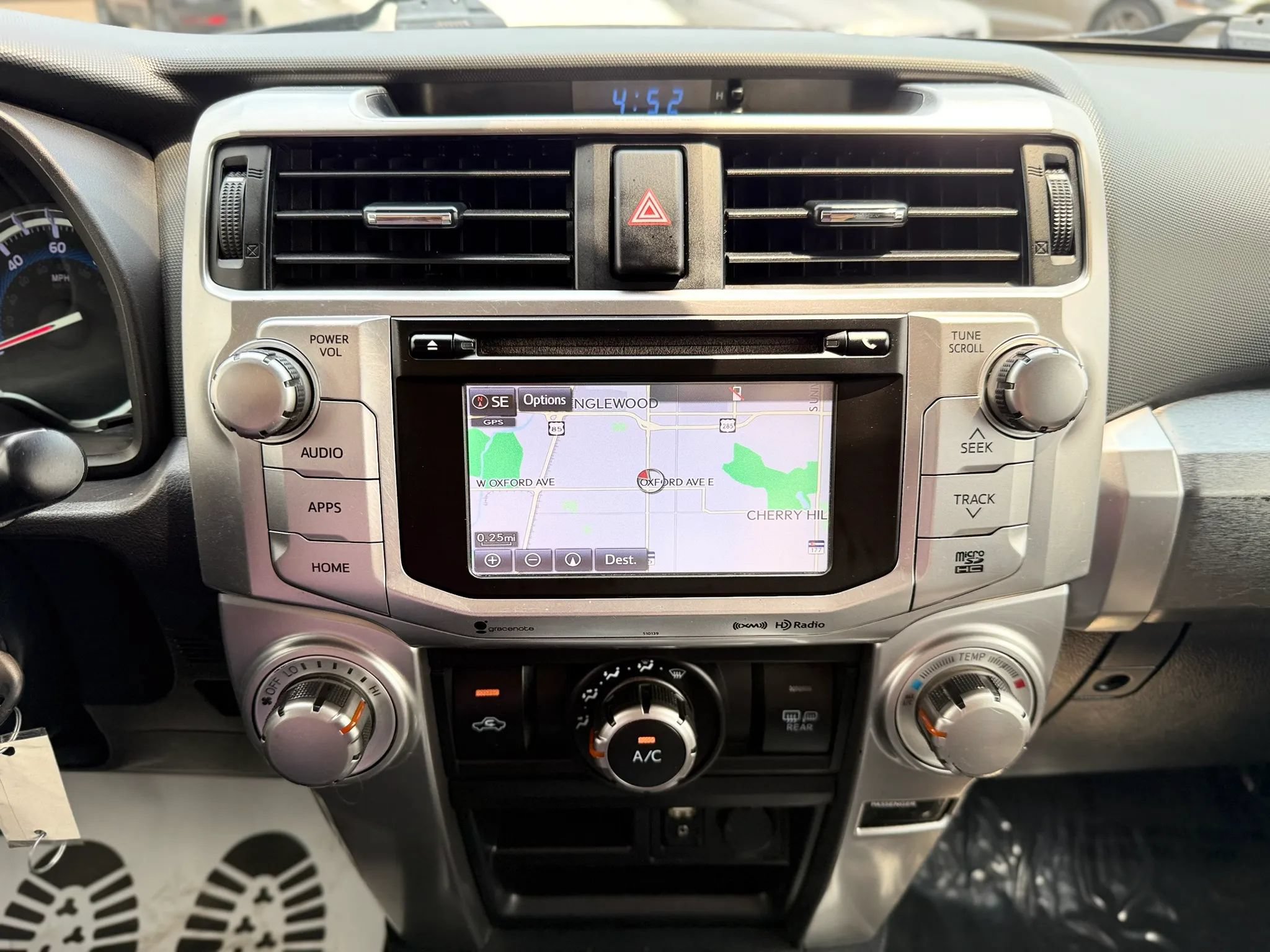 Used 2018 Toyota 4Runner SR5 AWD/4WD image 33