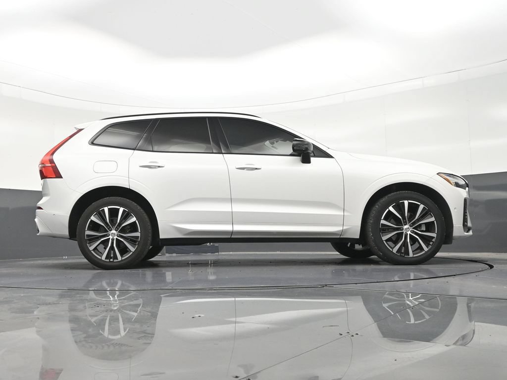 Certified 2024 Volvo XC60 B5 Plus w/ Climate Package AWD/4WD image 28