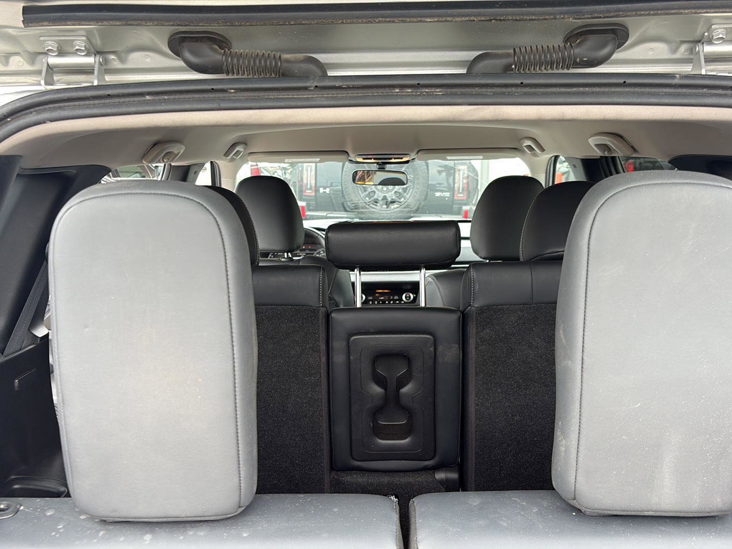 Used 2024 Mitsubishi Outlander SE image 16