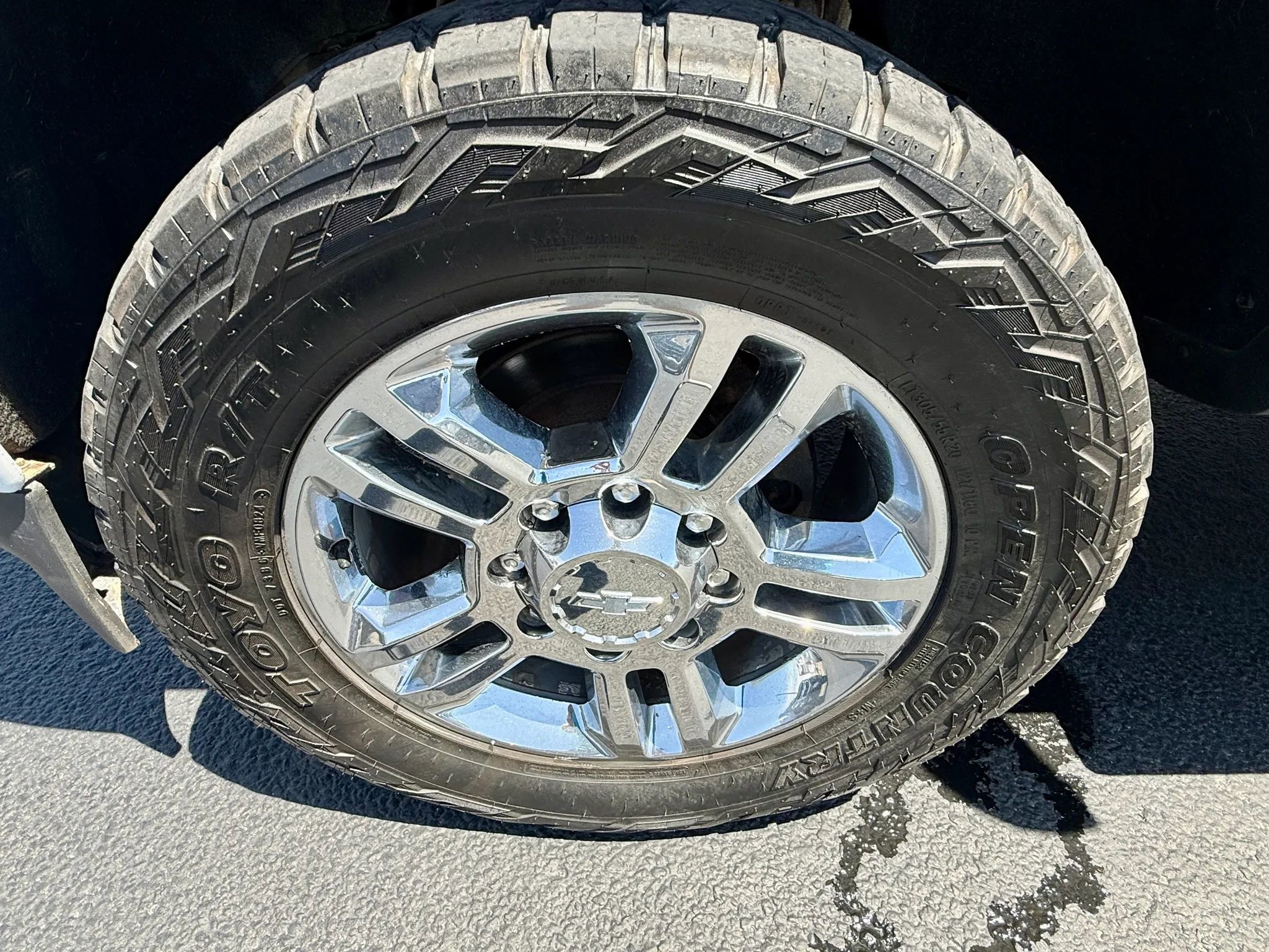 Used 2015 Chevrolet Silverado 2500 High Country w/ Duramax Plus Package AWD/4WD image 24