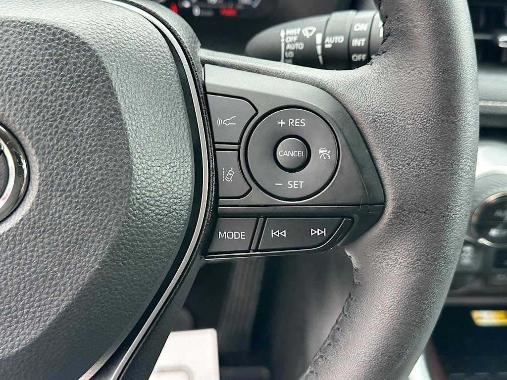 Used 2025 Toyota RAV4 Limited w/ Advanced Technology Package image 27