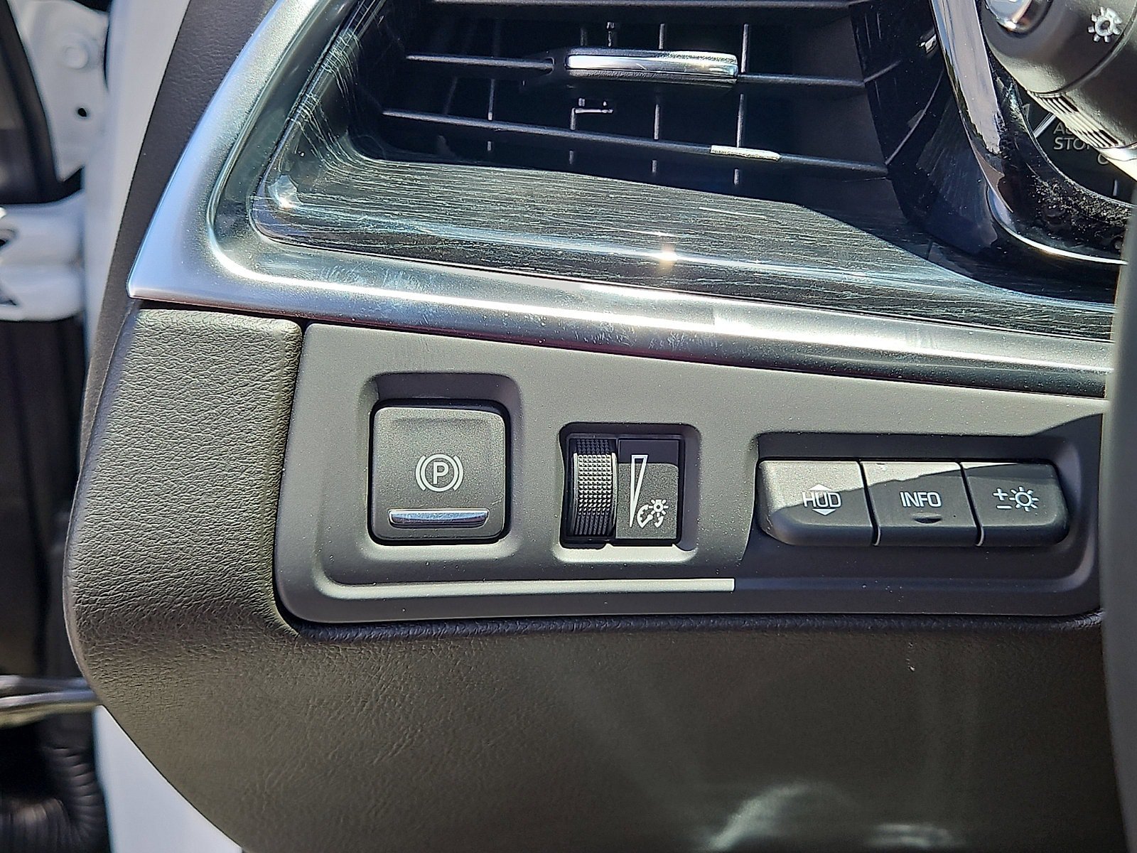 New 2026 Cadillac XT5 Premium Luxury w/ Driver Assist Package AWD/4WD image 16