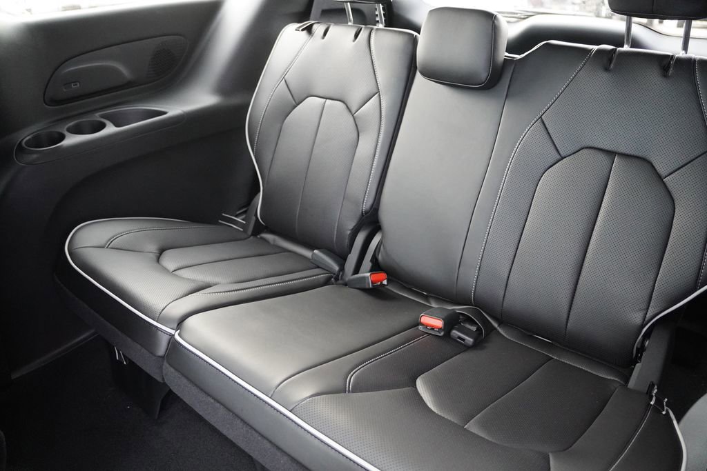 New 2026 Chrysler Pacifica Limited w/ S Appearance Package image 13
