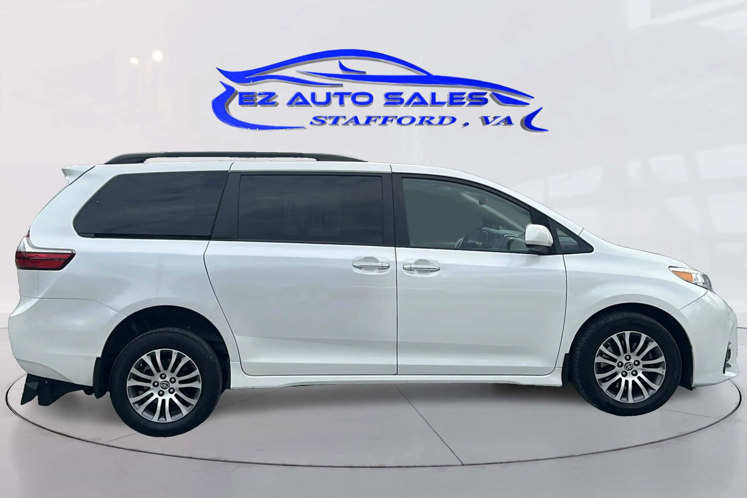 Used 2020 Toyota Sienna XLE image 4