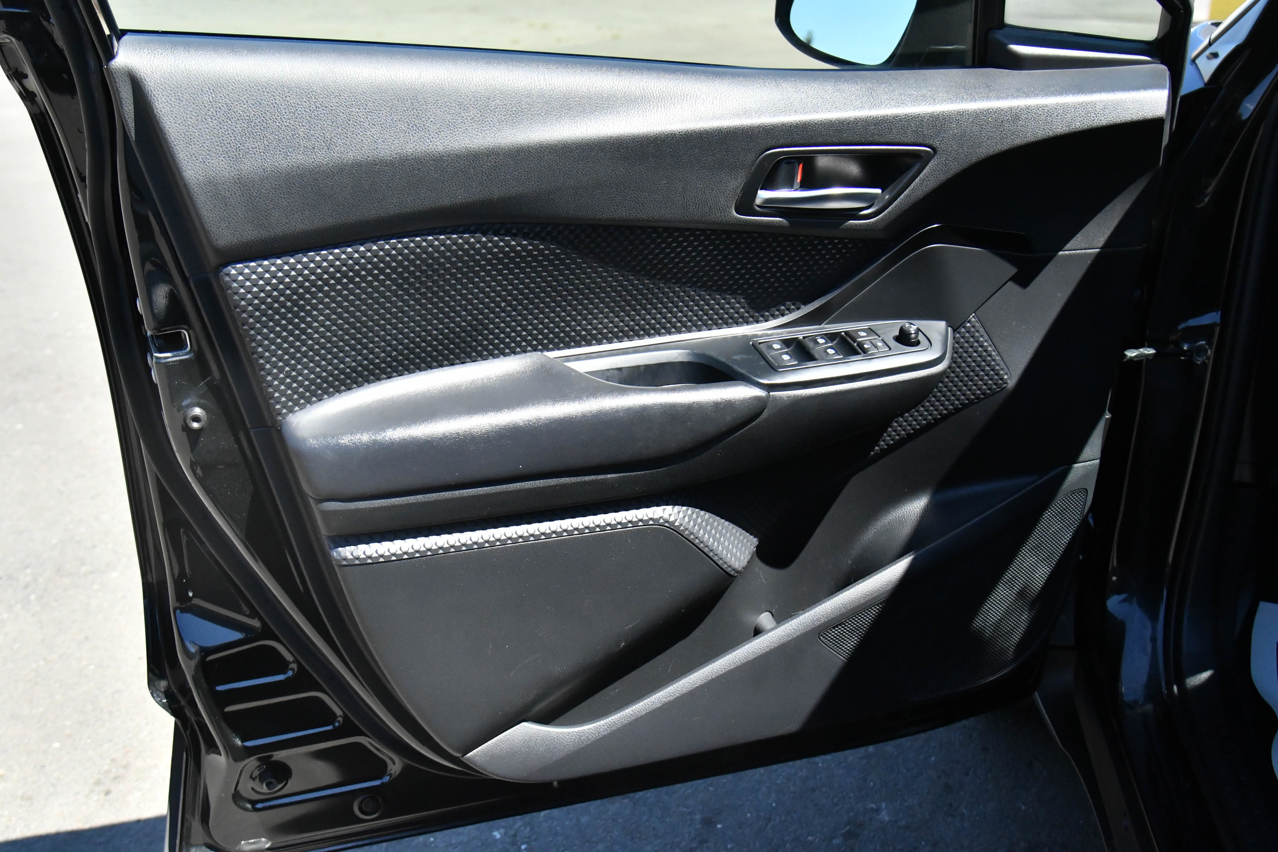 Used 2019 Toyota C-HR LE image 14