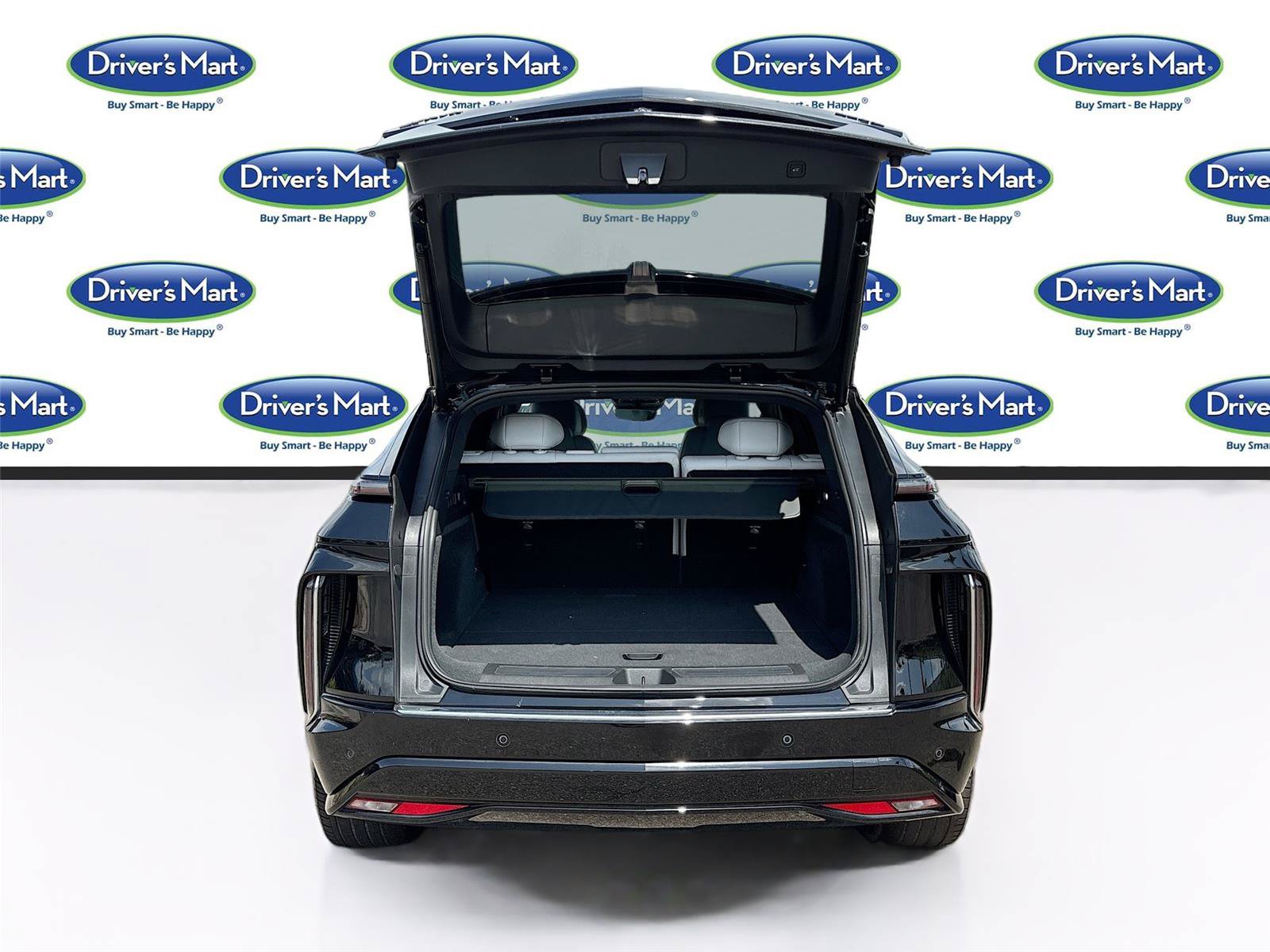 Used 2023 Cadillac Lyriq 2WD image 27