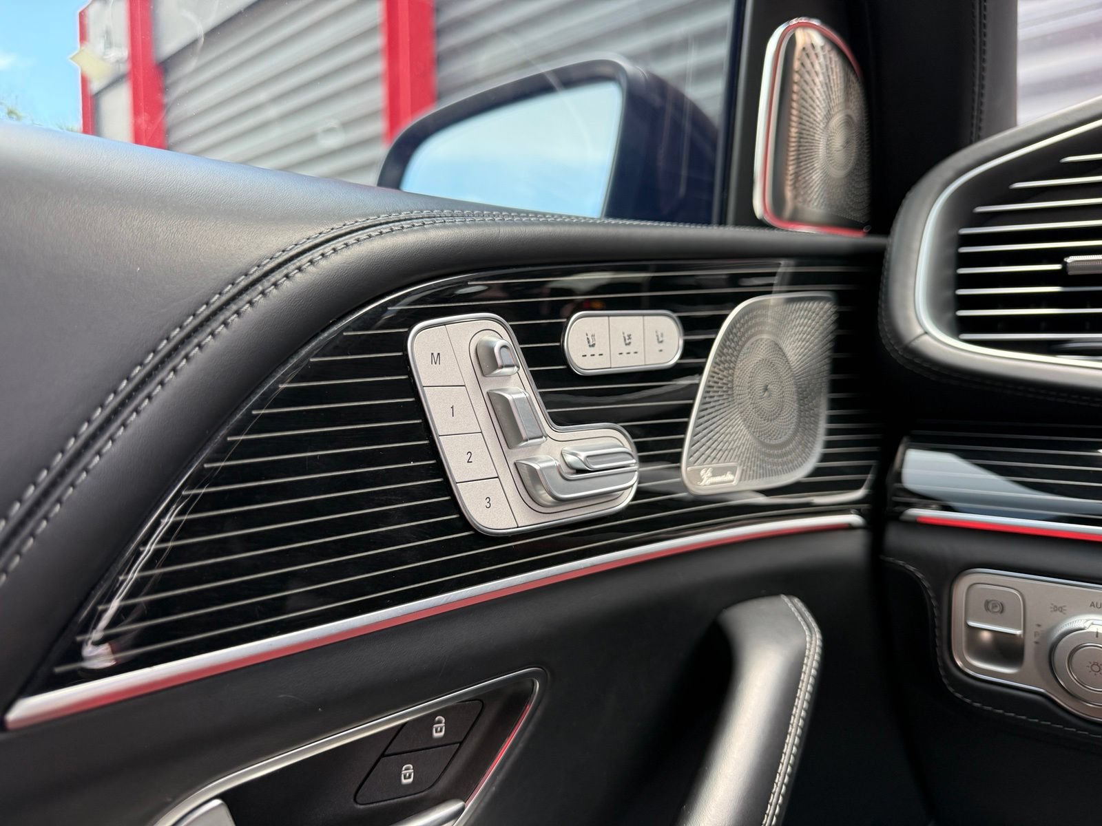 Used 2023 Mercedes-Benz Maybach GLS 600 4MATIC image 32