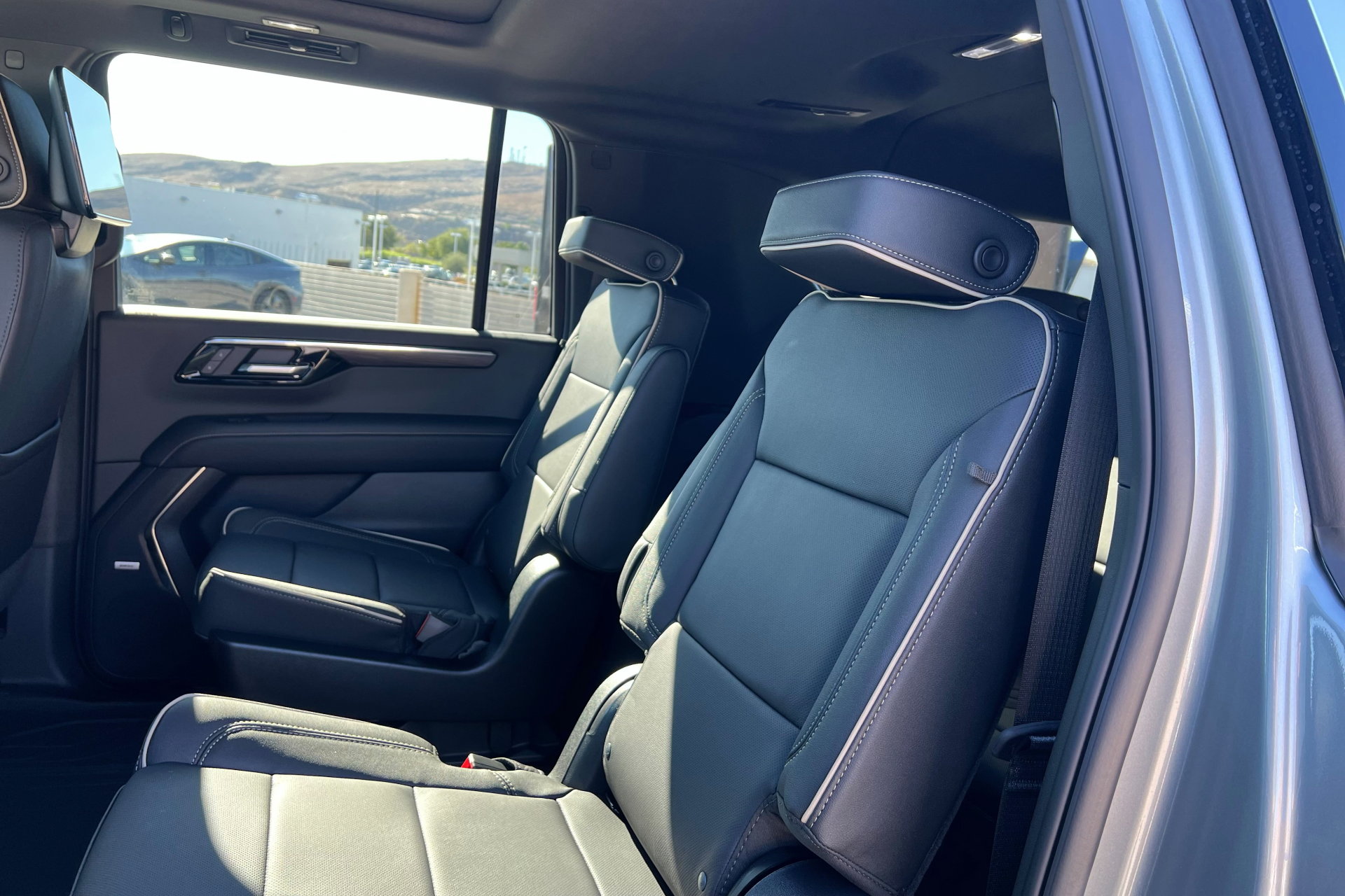 New 2026 Chevrolet Suburban Premier image 23