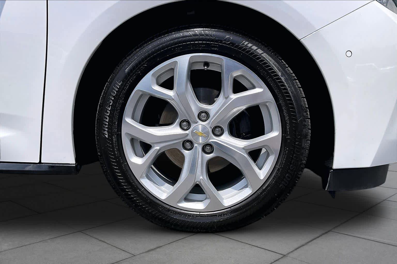 Used 2018 Chevrolet Volt Premier w/ Driver Confidence Package FWD image 10
