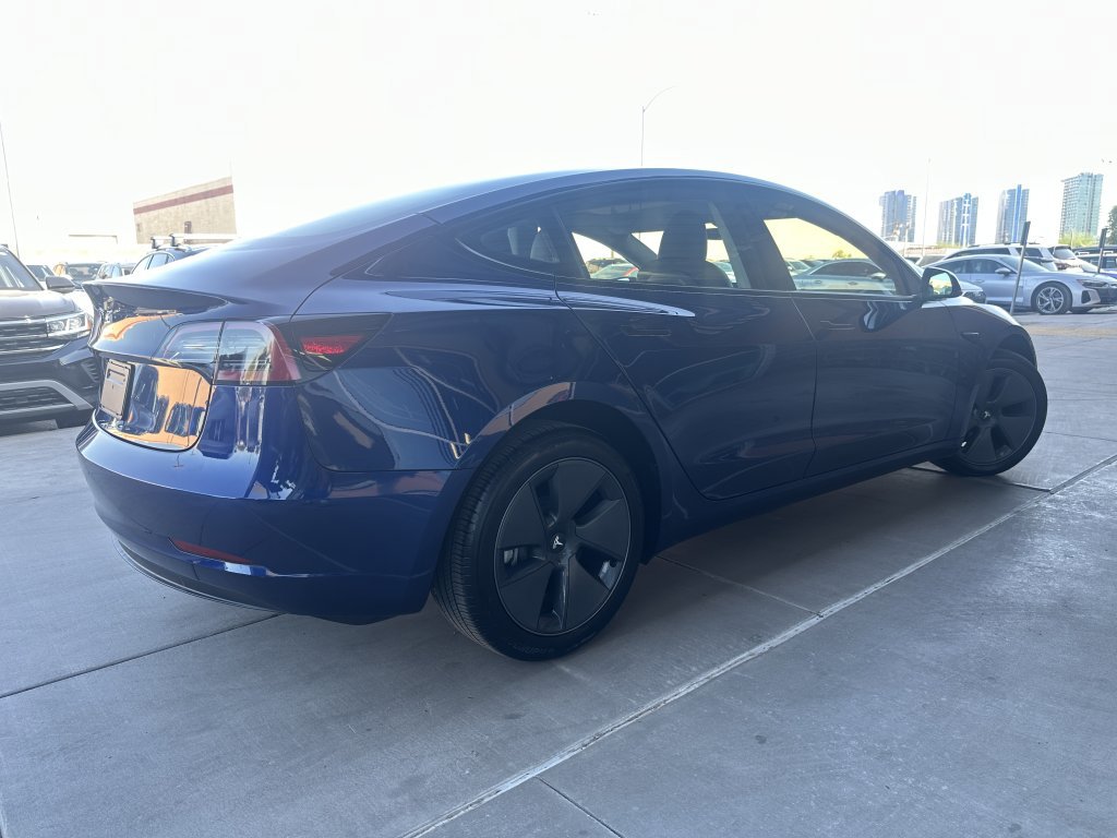 Used 2023 Tesla Model 3 Standard Range image 3