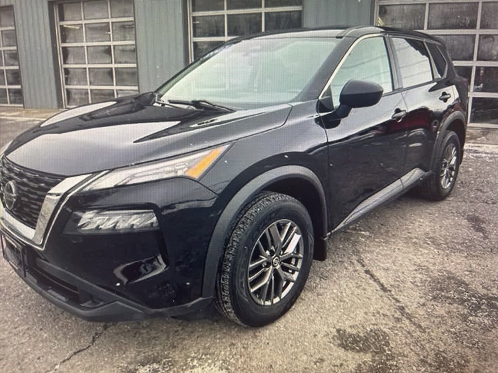 Used 2021 Nissan Rogue S image 2