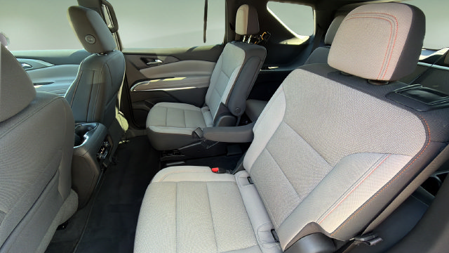 Used 2026 Chevrolet Traverse LT w/ Driver Confidence Package FWD image 41