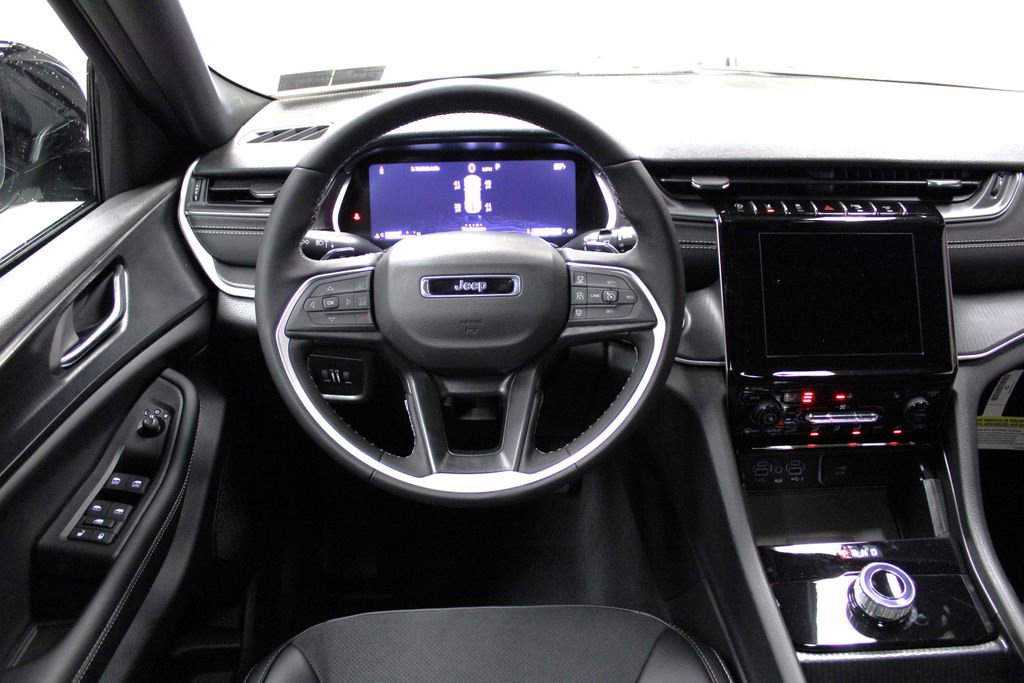 New 2025 Jeep Grand Cherokee Laredo image 12