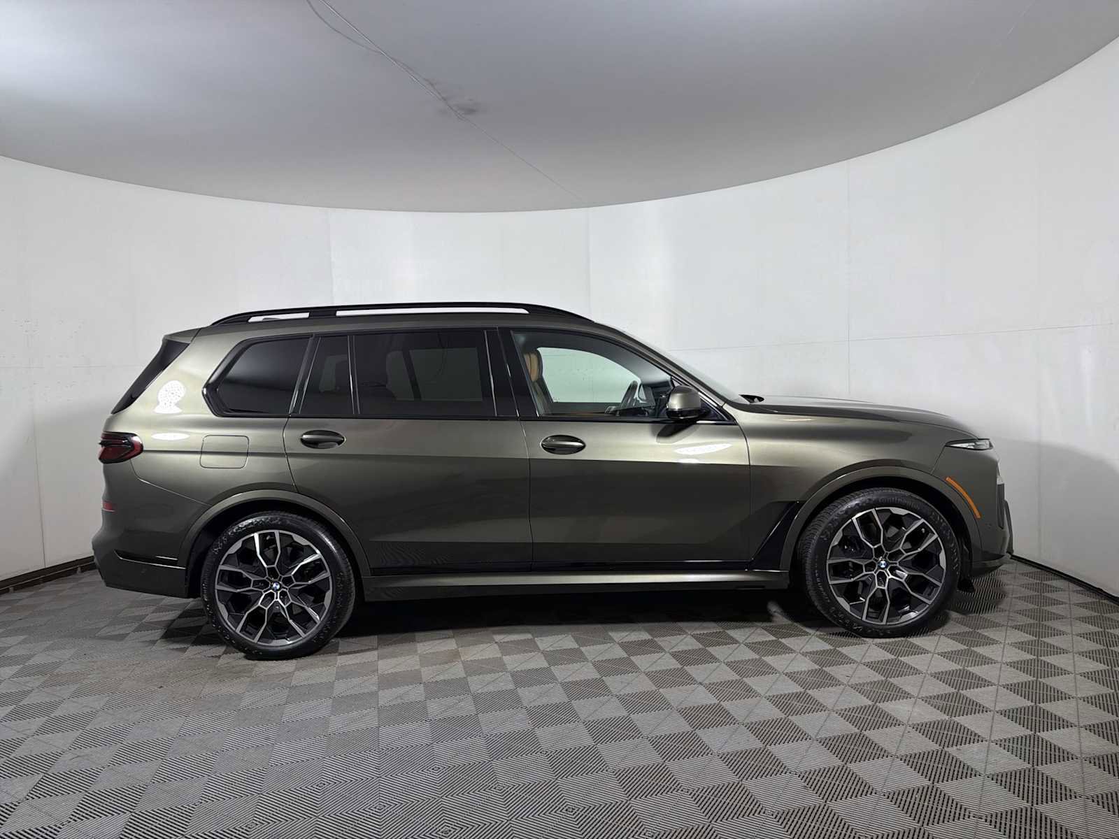 Certified 2024 BMW X7 xDrive40i w/ M Sport Package image 7