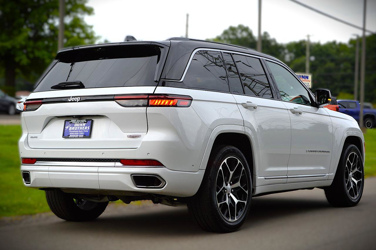 Used 2024 Jeep Grand Cherokee Summit AWD/4WD image 5