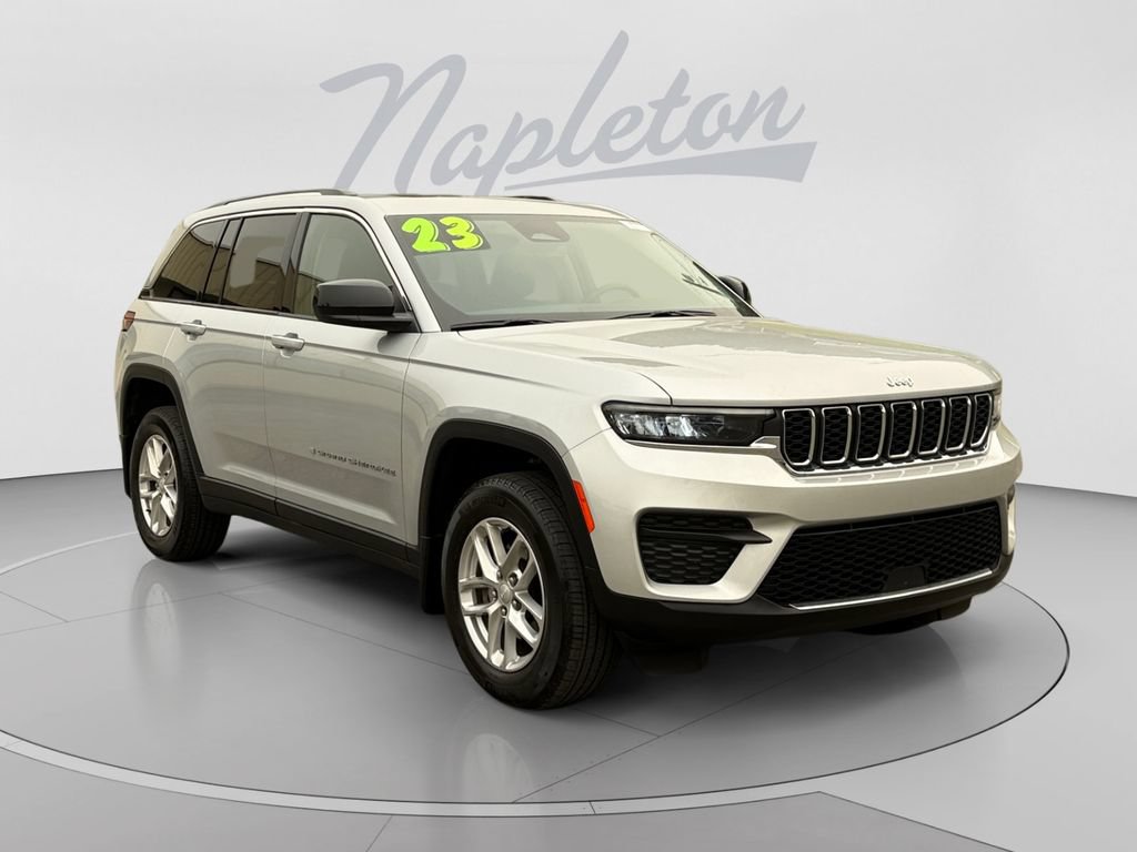Certified 2023 Jeep Grand Cherokee Laredo AWD/4WD image 3