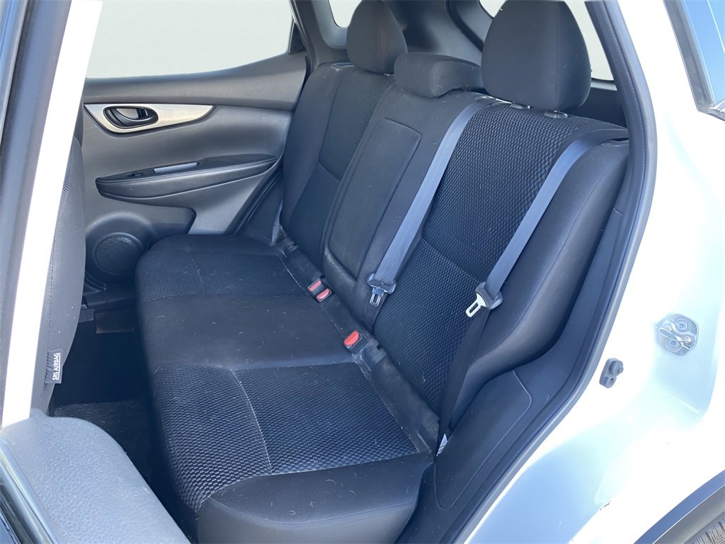 Used 2018 Nissan Rogue Sport S image 14