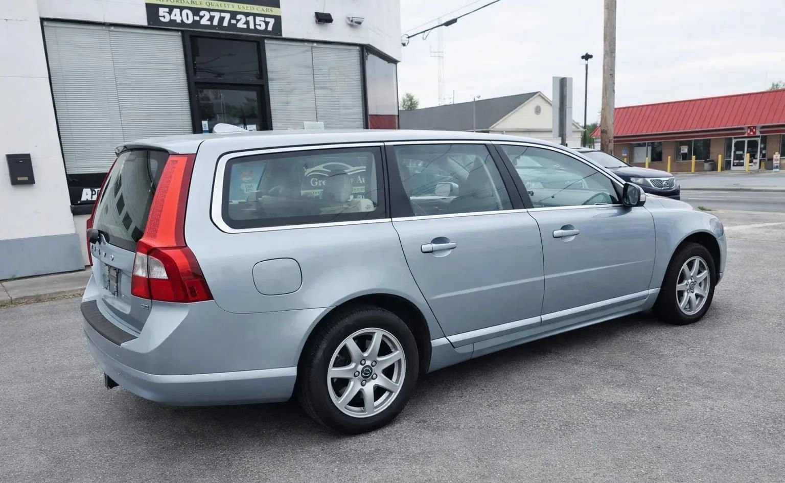 Used 2009 Volvo V70 FWD image 7