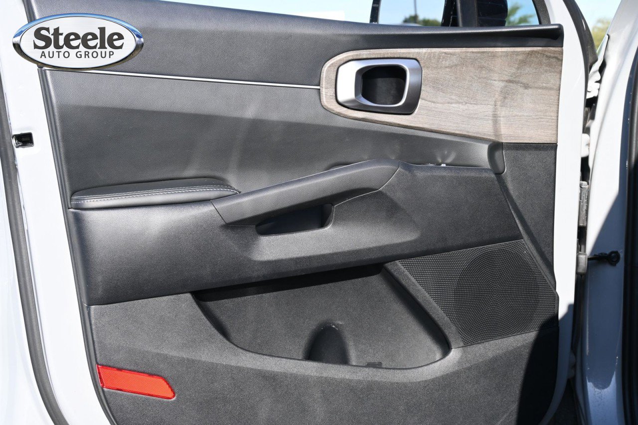 Used 2023 Kia Sorento EX w/ Panoramic Sunroof Package FWD image 19
