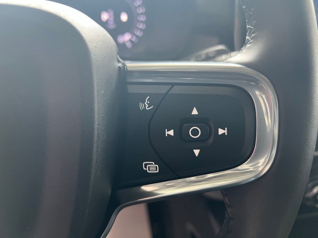Used 2024 Volvo XC40 B5 Core AWD/4WD image 23