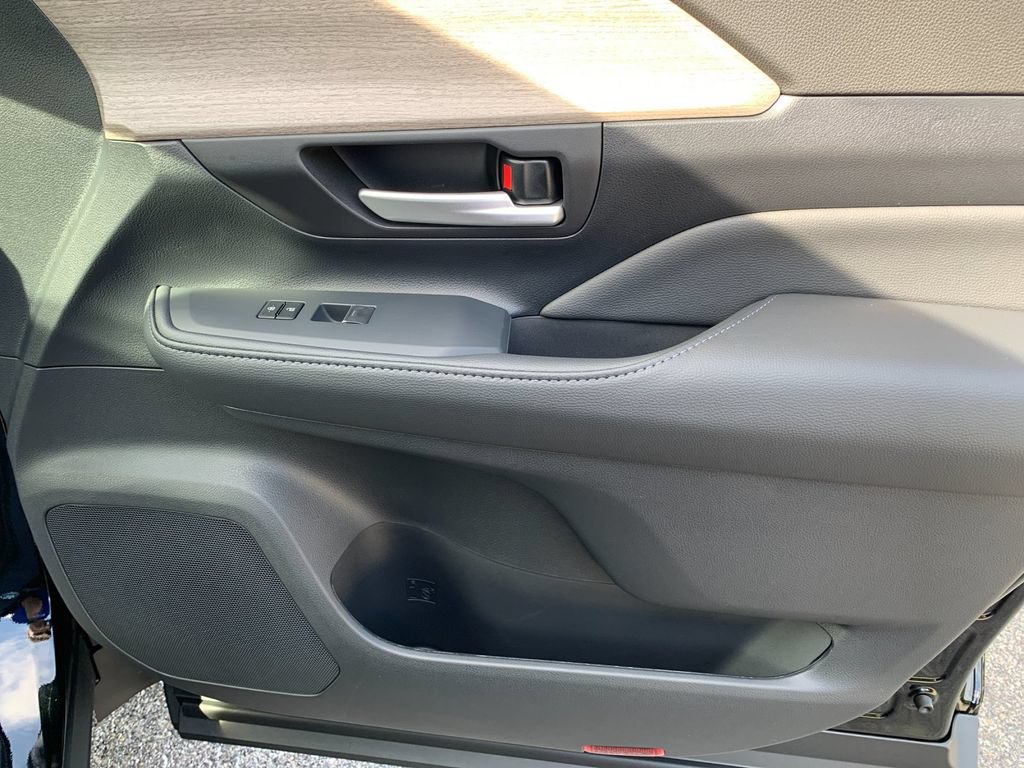 New 2026 Toyota Grand Highlander AWD image 19