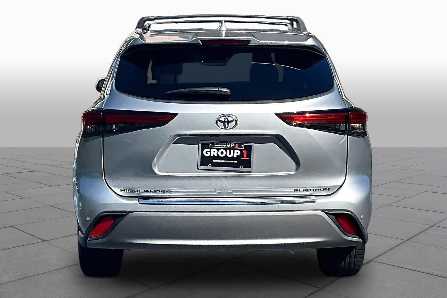 Used 2023 Toyota Highlander Platinum FWD image 5