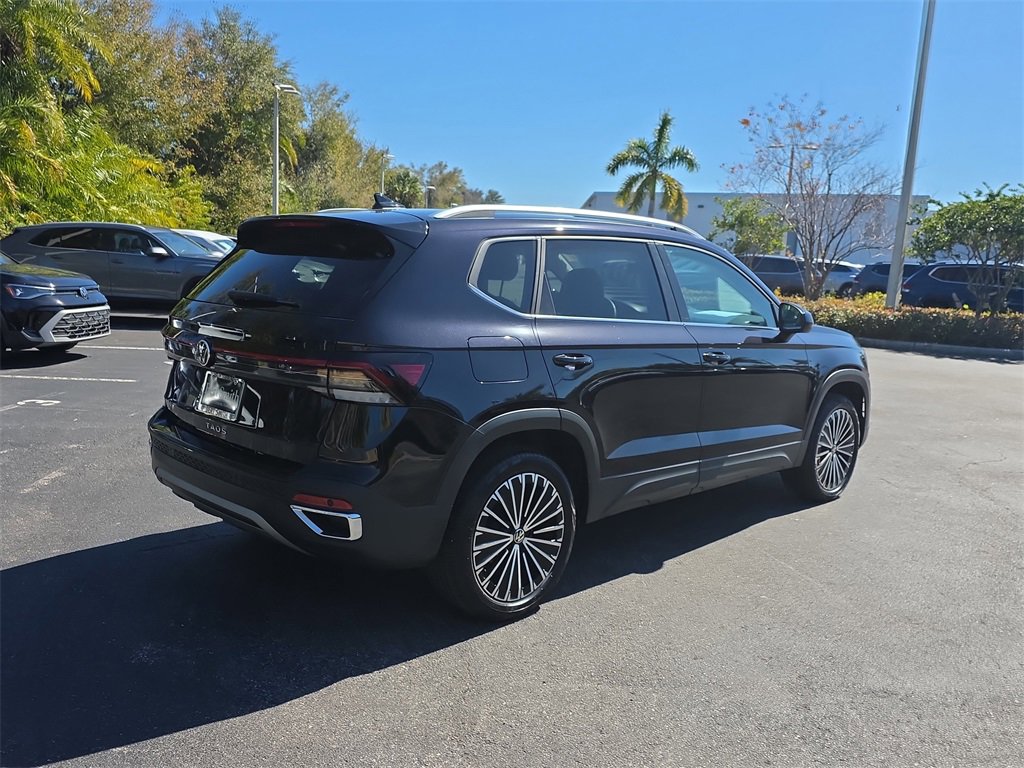 Used 2025 Volkswagen Taos SE image 3