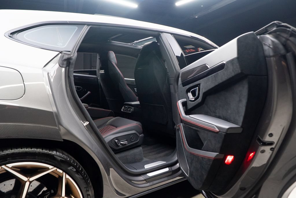 Used 2023 Lamborghini Urus Performante AWD/4WD image 61