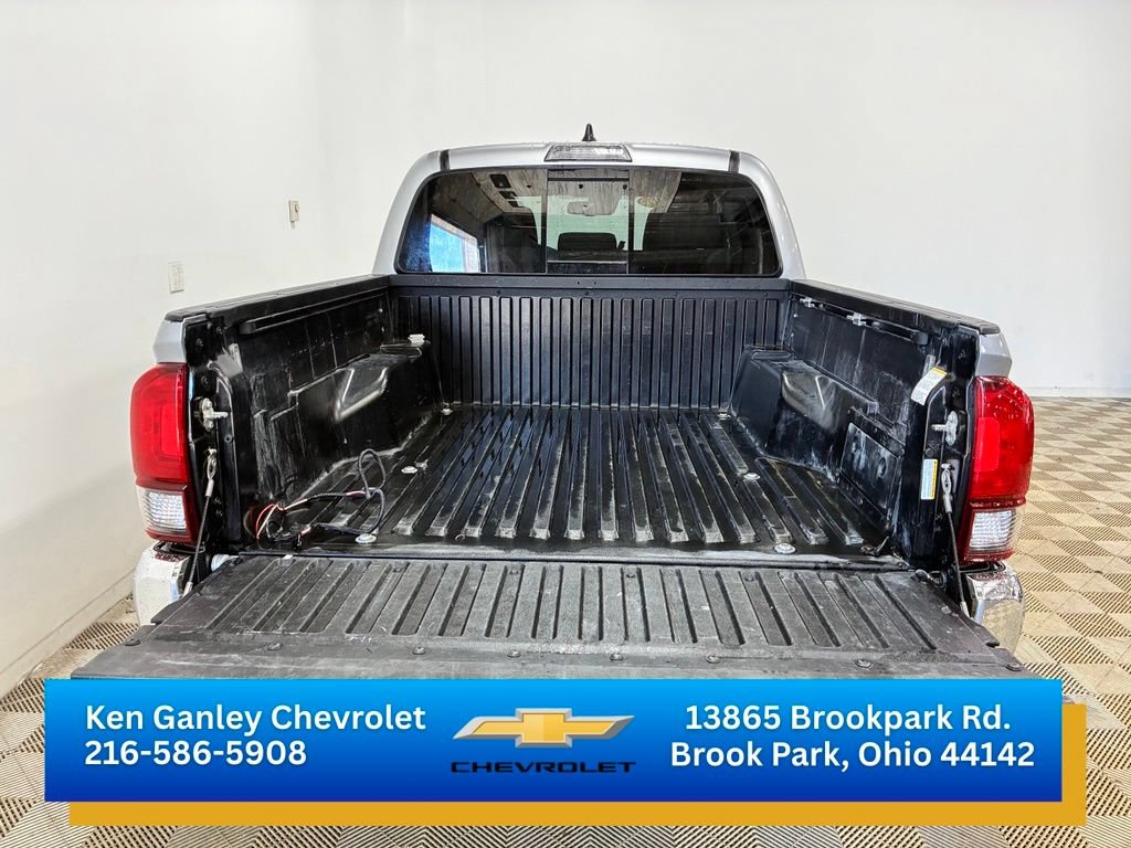 Used 2020 Toyota Tacoma SR5 AWD/4WD image 16