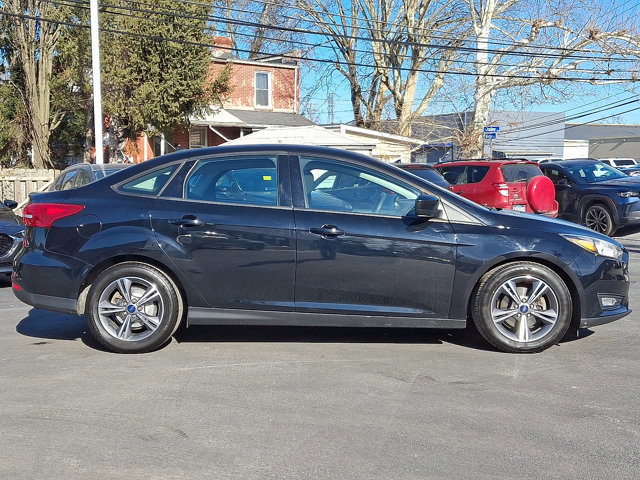 Used 2018 Ford Focus SE w/ SE Appearance Package image 7