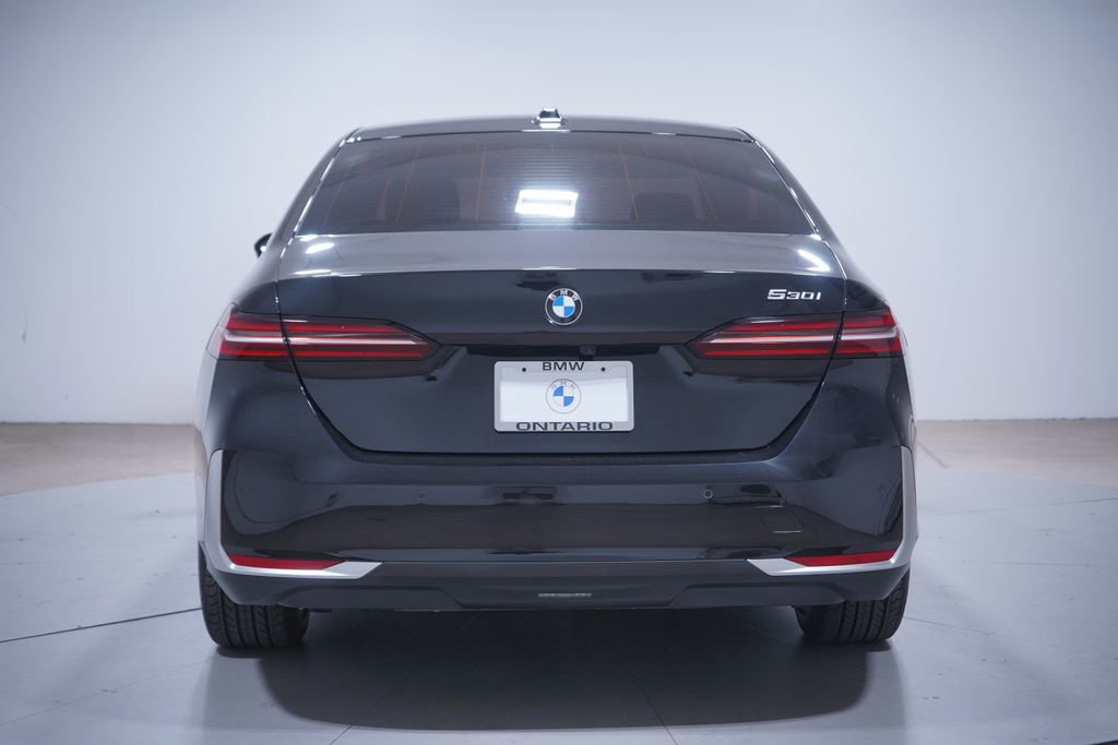 Used 2024 BMW 530i w/ M Sport Package RWD image 5