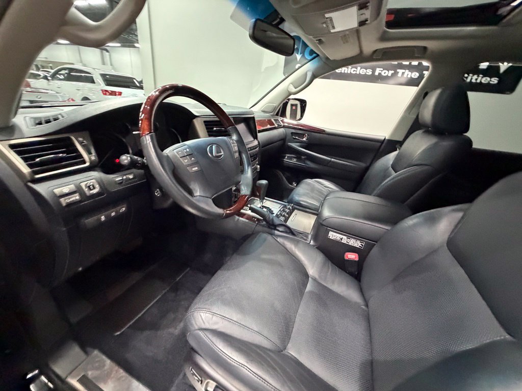 Used 2014 Lexus LX 570 4WD image 21