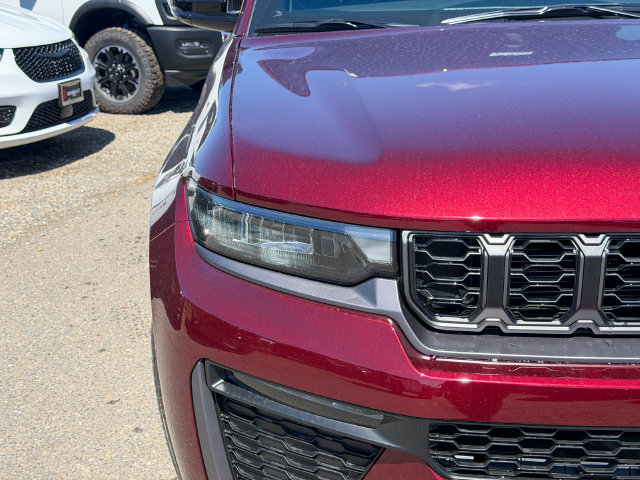New 2026 Jeep Grand Cherokee Limited w/ Limited Altitude Package AWD/4WD image 5