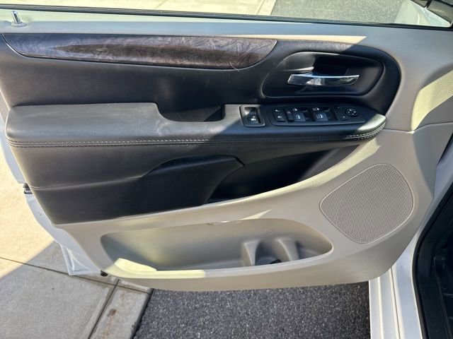 Certified 2019 Dodge Grand Caravan SE image 9