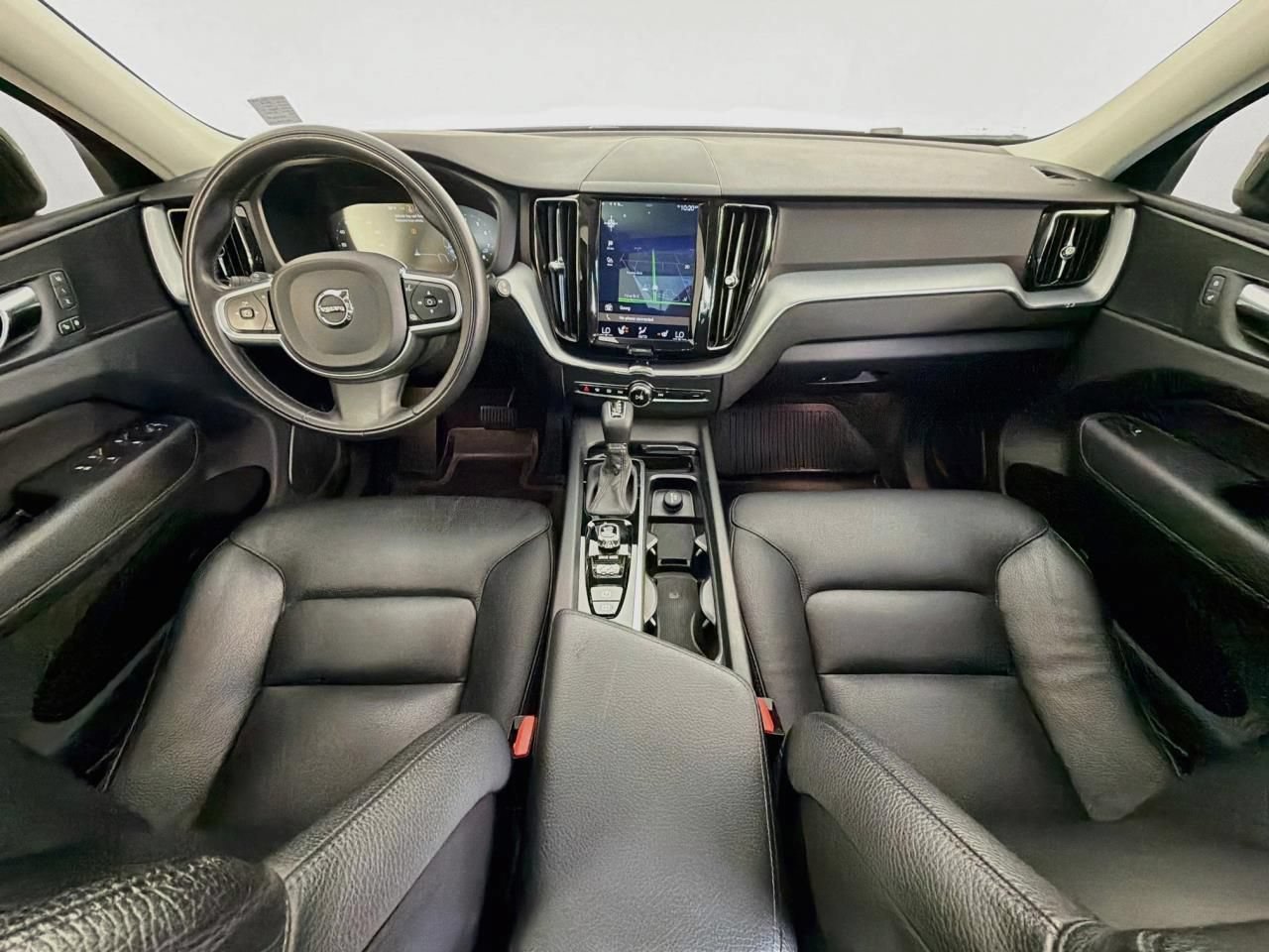 Used 2018 Volvo XC60 T5 Momentum w/ Convenience Package AWD/4WD image 10