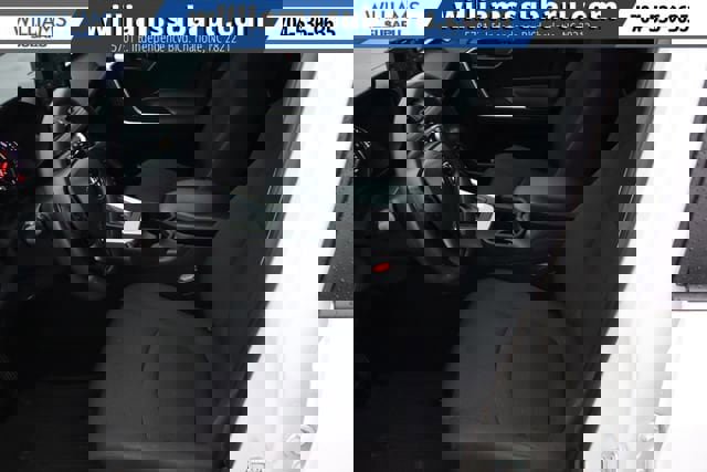 Used 2021 Toyota RAV4 LE image 18