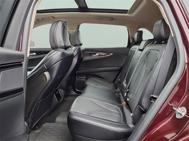 Used 2023 Lincoln Nautilus Reserve image 13