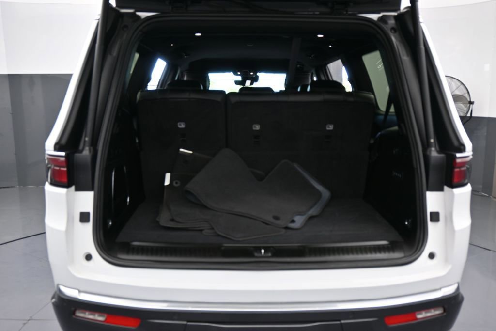 Used 2022 Jeep Wagoneer Series III RWD image 38
