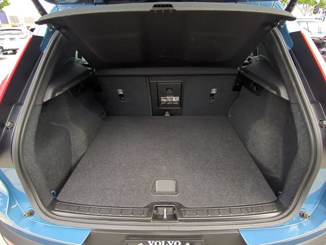 Used 2024 Volvo XC40 B5 Core AWD/4WD image 28