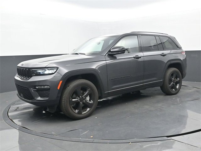 Used 2025 Jeep Grand Cherokee Limited w/ Black Appearance Package image 8