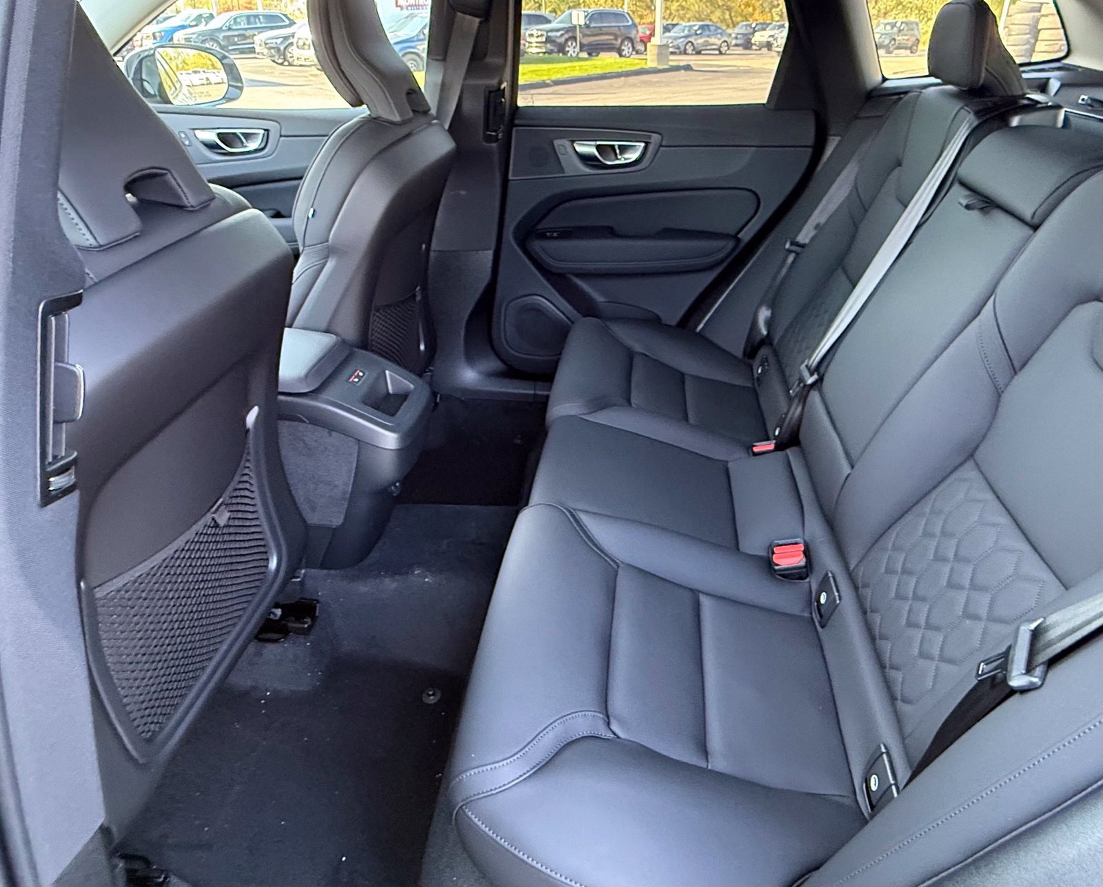New 2027 Volvo XC60 B5 Plus AWD/4WD image 15